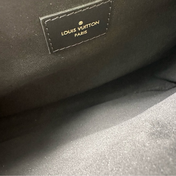 Louis Vuitton Pochette Metis Reverse Monogram Canvas - Picture 11 of 15